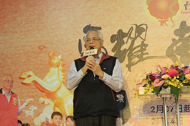 陳志清南投県代理県長から、今年のランタンフェスティバルは新しい試みも多く、今までのランタンフェスティバルとはひと味もふた味も違います！とその出来栄えに胸を張ります