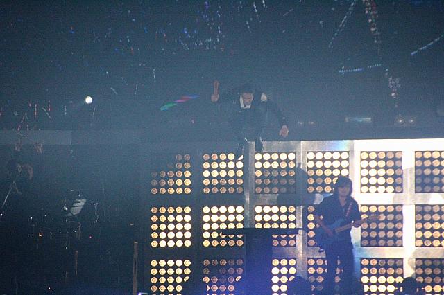 こんなに飛び跳ねて、