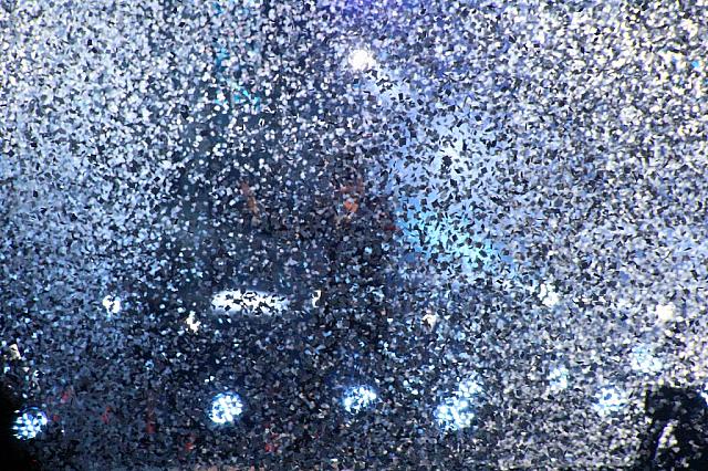 紙吹雪が豪快に舞ったのですが、「日本の方が見たら先週の大雪のこと思い出しちゃうかも・・・」と日本のことも思いやる優しい林俊傑