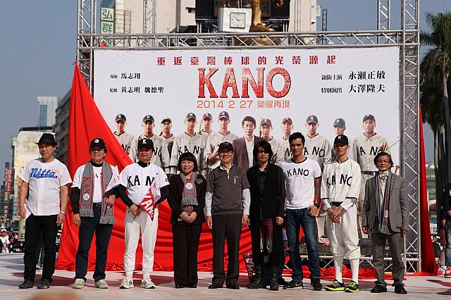 途中の噴水広場では、嘉義農林のエース呉明捷（ウー・ミンジエ）投手の彫像の除幕式が！