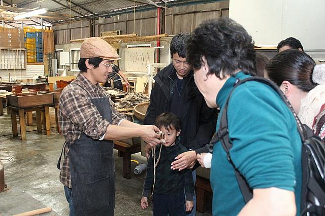 紙作りの工程の説明中、触れて学びました