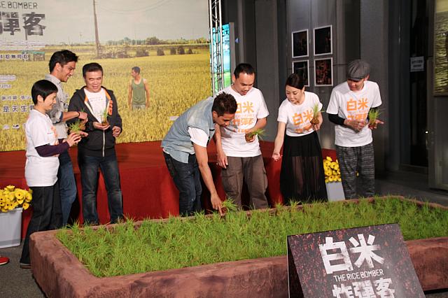 楊儒門は懲役5年10ヵ月と罰金10万元の刑を受けましたが、2007年の特赦で釈放されました