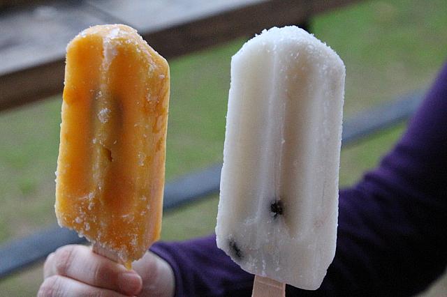 正真正銘の果物から作られているので、味は濃厚！マンゴーは季節限定で、釈迦頭は種もしっかりあります♪