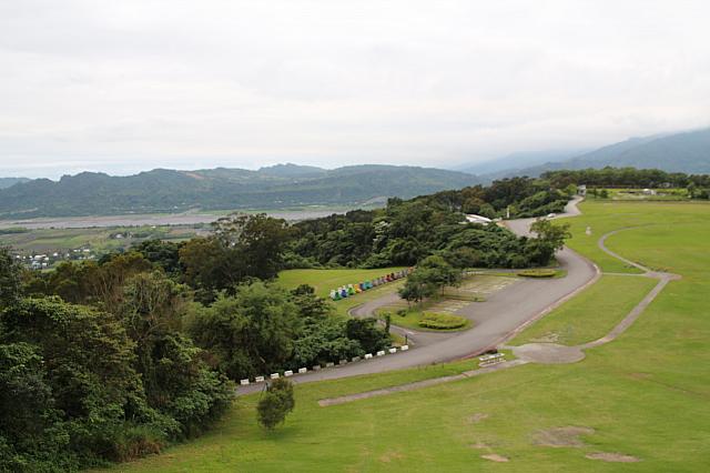 左方を流れる川は、卑南大渓、雄大な景色です