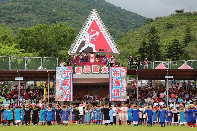 メディア陣は、聖火台の上から撮影！