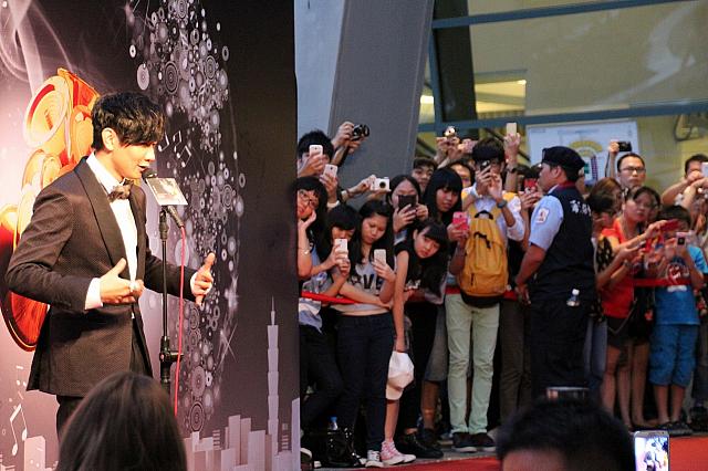 観客からの写メ攻撃がすごい！人気です～