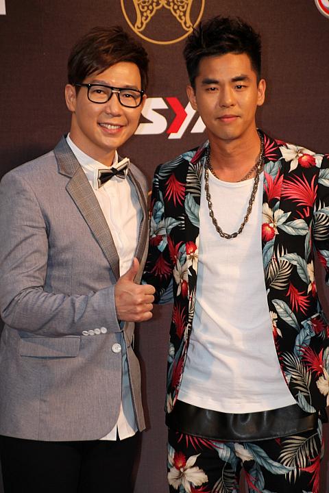 品冠と柯有倫が仲良く登場！