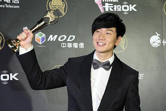 家族への感謝、そして、王力宏、懷秋、五月天、青峯，蕭敬騰など台湾のアーティスト達へも音楽のパワーをくれてありがとうと伝えていました