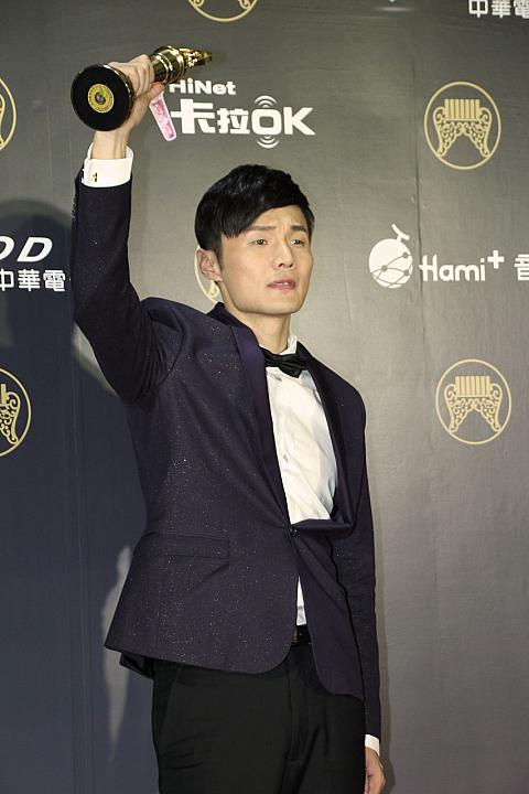 今回5部門にノミネートされたダークホース「李榮浩」は「最佳新人獎」を受賞。