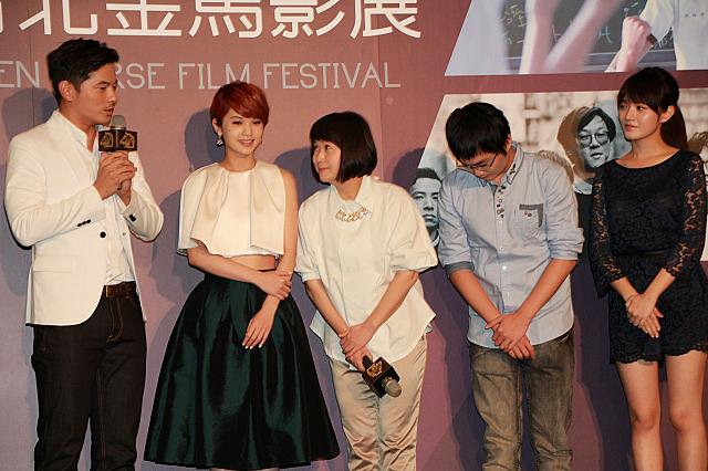 いえいえいえ～と監督とプロデューサーも頭を下げていました。仲の良さがにじみでています～