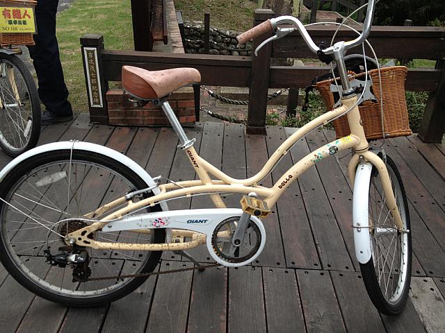 自転車は台湾メーカーのGIANT 。
