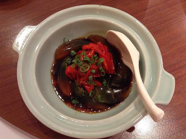 「焼椒皮蛋」ピリ辛のピータン。