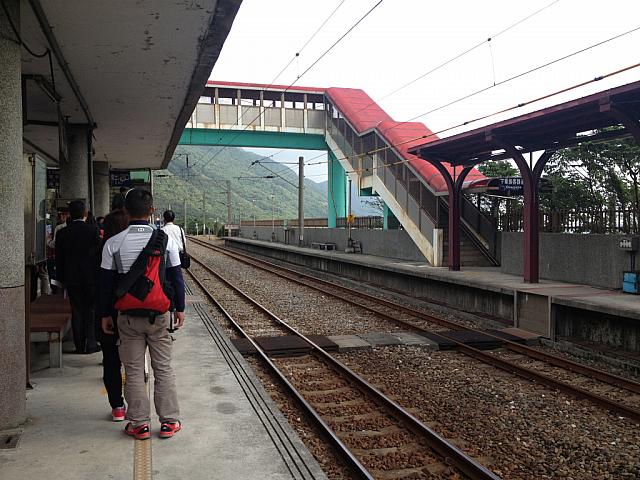 亀山駅から2駅となりの大里駅に着きました。