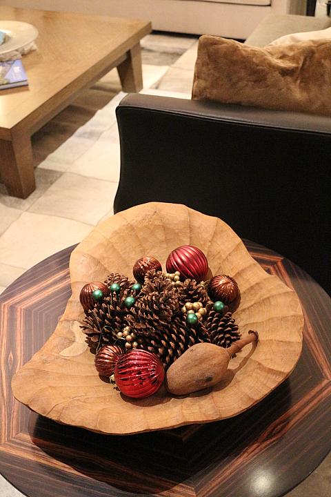 サイドテーブルにもさりげなくクリスマスの香り・・