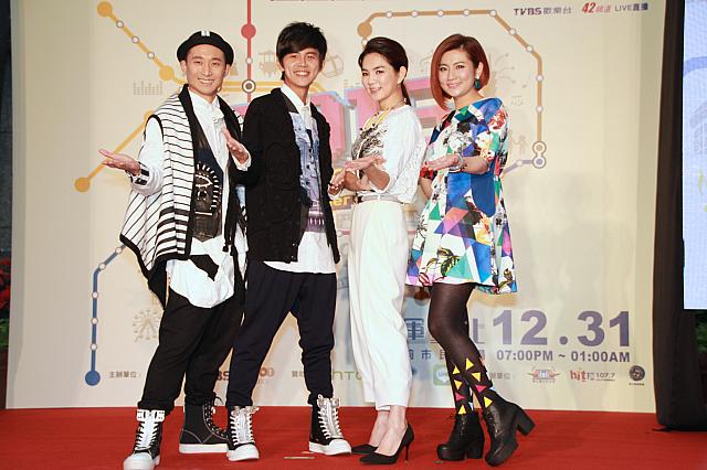 今年も盛大に行われる「2015臺北最High新年城跨年晩會」。司会者は「浩角翔起」「Ella」「Selina」の4人に決定！<br>司会者のお披露目記者会見が行われたので、ナビも行ってきました～