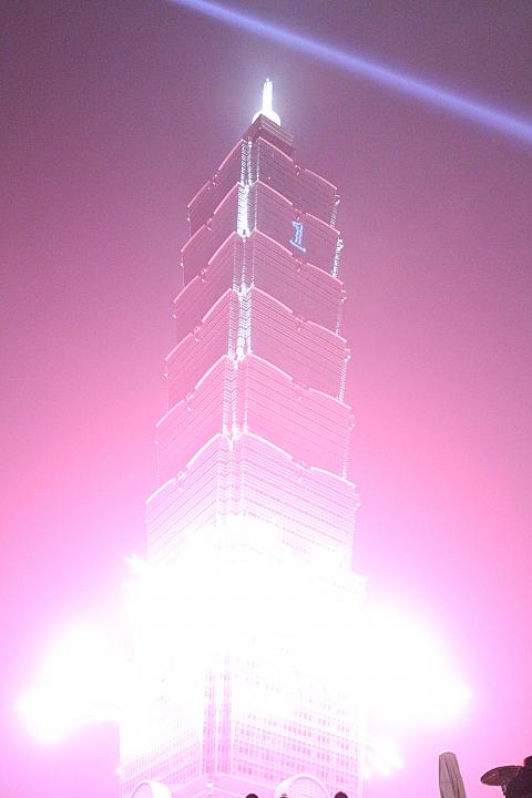 秒読みが始まると、カウントダウンの数字が表示されて、1になったら、下からド~~ン！