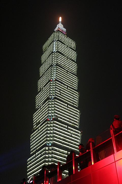 中庭から見るとかなりの至近距離でびっくり