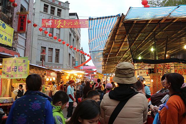 この時期は、各店舗の営業時間もいつもより長いのです