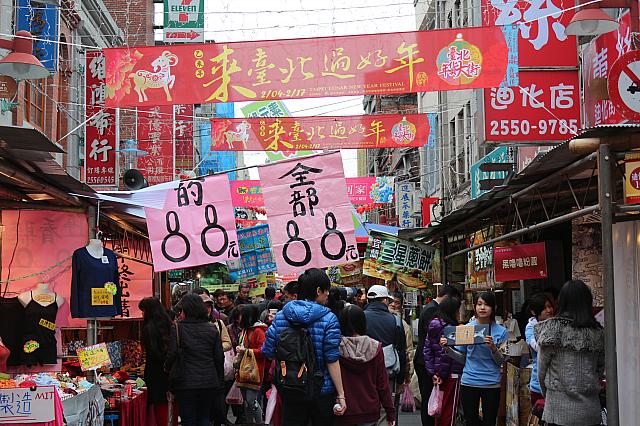 やってきました！迪化街の年貨大街！2月4日～17日までです