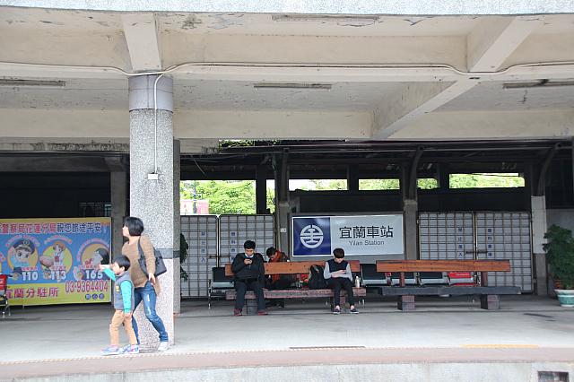 宜蘭駅は、東部で最快速のプユマ号も停車するんです