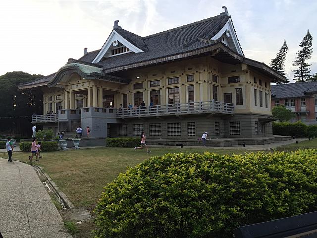 そして、武德殿。隣は忠義國小（小学校）