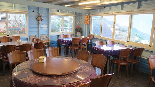 お店の中はとっても清潔な感じ