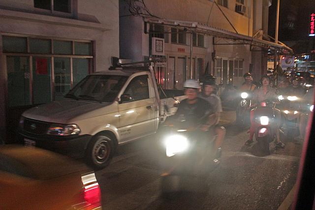 ホテルへ向かう路はまさかの渋滞。澎湖で渋滞なんて出会ったことがないので思わずパチリ♪