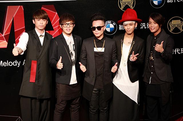 Magic Power（MP魔幻力量）：5人での登場となった彼らですが、気持ちは6人一緒！