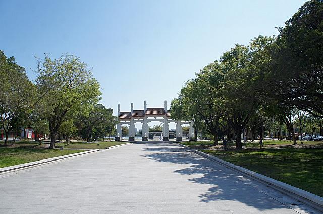 大成門から櫺星門が見られました。孔子廟にはなくてはならないんだそうですよ！