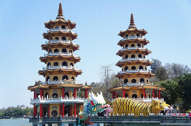 高雄と聞いて真っ先に思い浮かぶ観光スポットといっても過言ではない「龍虎塔」。久しぶりに遊びに行ってきました～