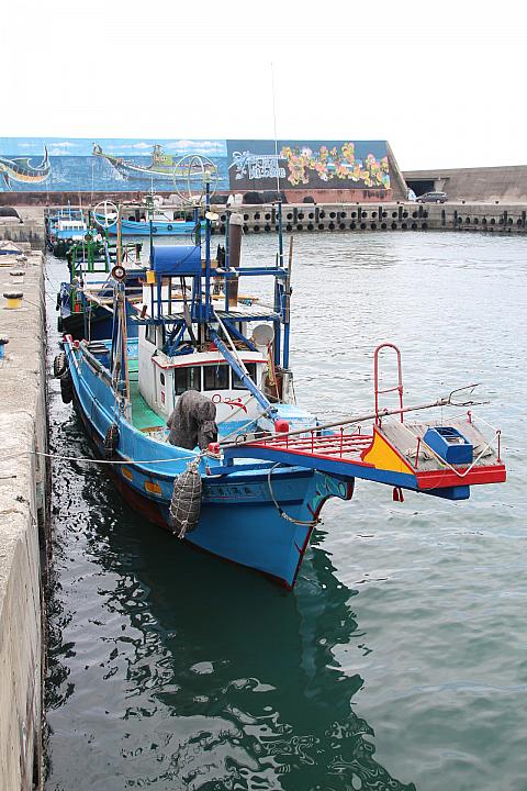 海を見れば、船は幾艘もあり