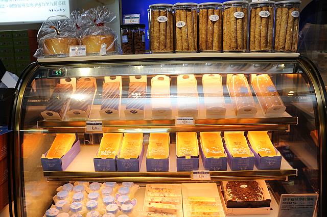 チーズケーキなども販売中