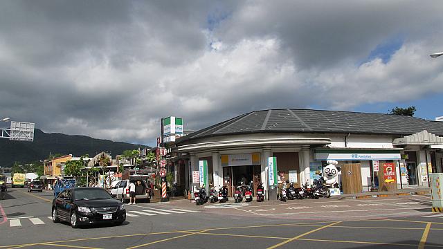 バスターミナルと観光案内所