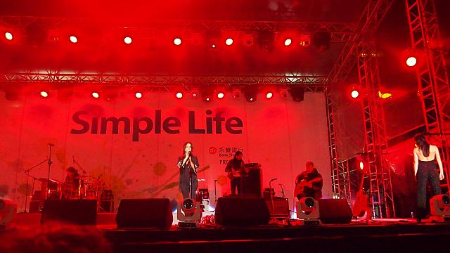 メインステージの微風舞台では、外国のアーティストの演奏も！