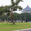 早く着いたので、周辺を歩いてみました。潮州街と杭州南路のあたりです。中正紀念堂も見えます