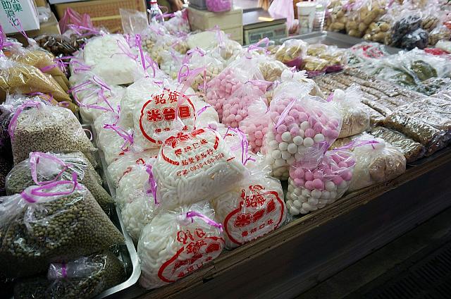 おみやげにも良さそうな米苔目や湯圓を売るお店には…