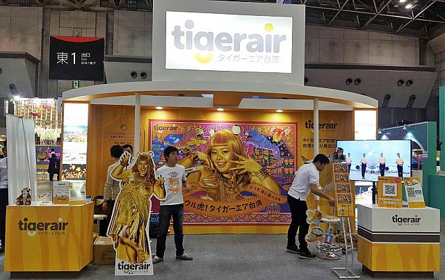 タイガーエア台湾のブースにはイメージキャラクターの渡辺直美さんの等身大パネル発見！<br>そのほか今回の出展にあたりセールなどのキャンペーンもやっているみたいですよ～