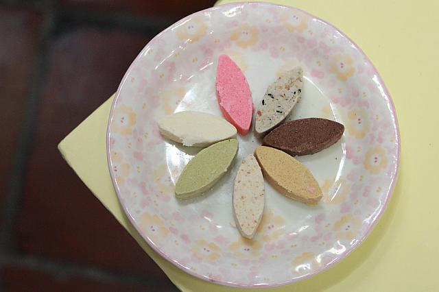 レモン、チョコ、イチゴ、黒糖など味も色々。賞味期限は2週間！
