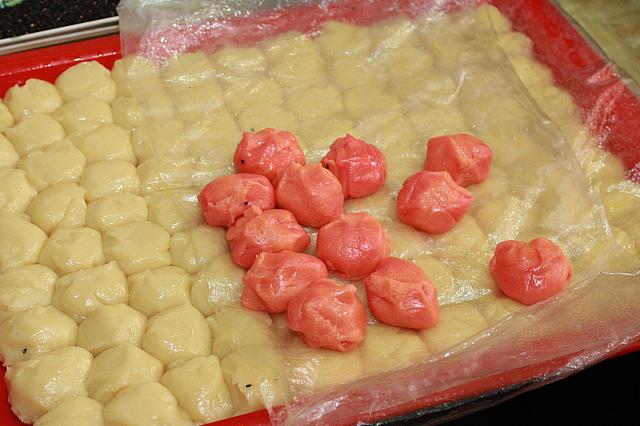 鹿港餅に変身前はまん丸！