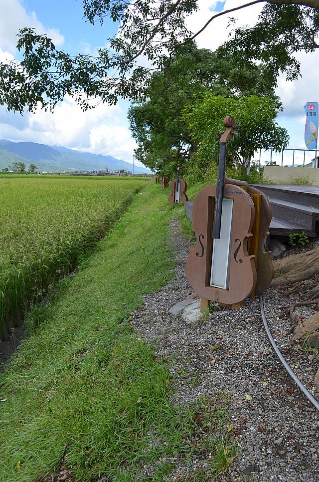 楽器型スピーカーが！「音楽を聞かせるとお米がおいしくなるんだよ」と阿度さん。