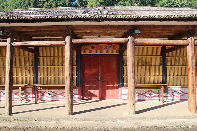 一晩明けた後の「祭屋」の外観