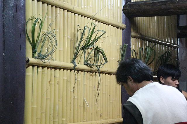 「祭屋」にもススキ