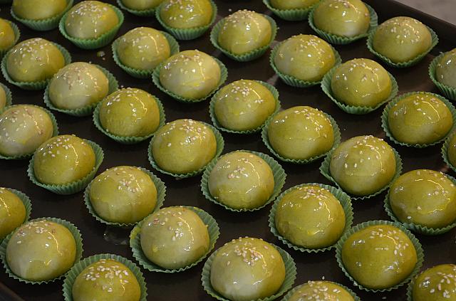 こちらが緑茶餅。見てるだけでおいしそう