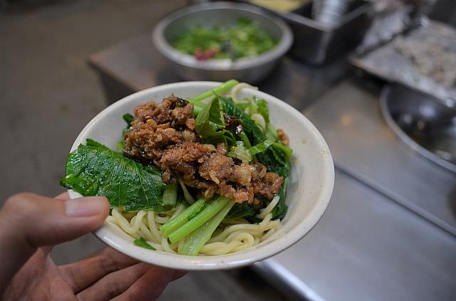 セルフで麺コーナーもありました