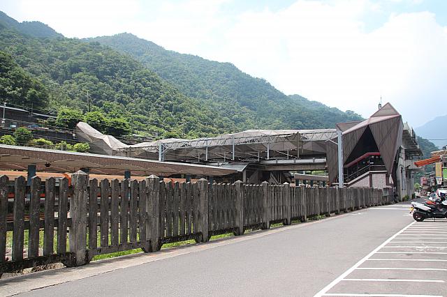 橋も猫型になっています