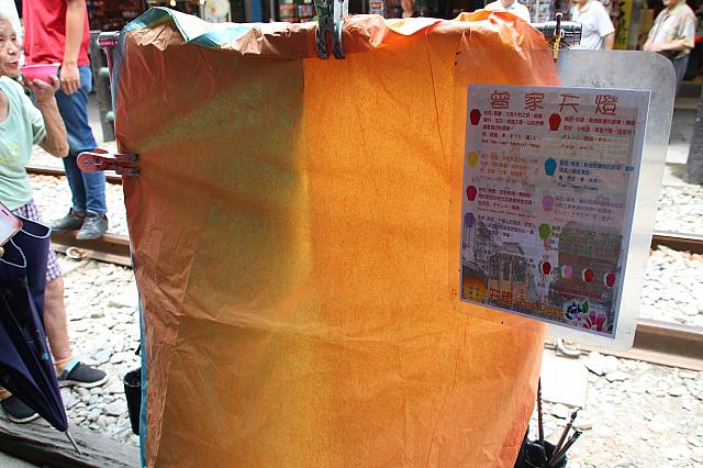 願いごとを書く時は固定して書きやすくしてくれます