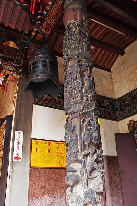 二十四孝が彫刻された石柱