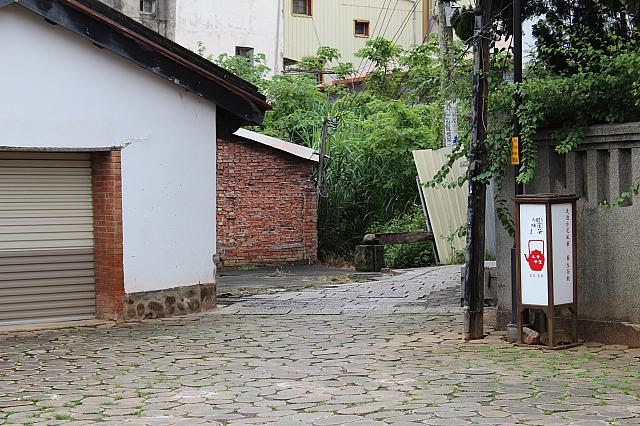 この道を進みます