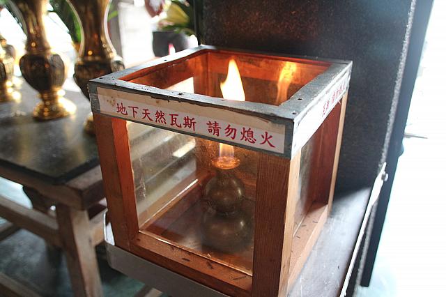 ここでも絶えない火が燃えています