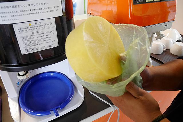 結構大きいマンゴージュースを凍らせた氷